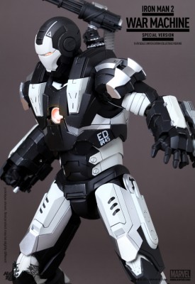 Hot-Toys_IM2_War-Machine-Special-Version_PR8.jpg